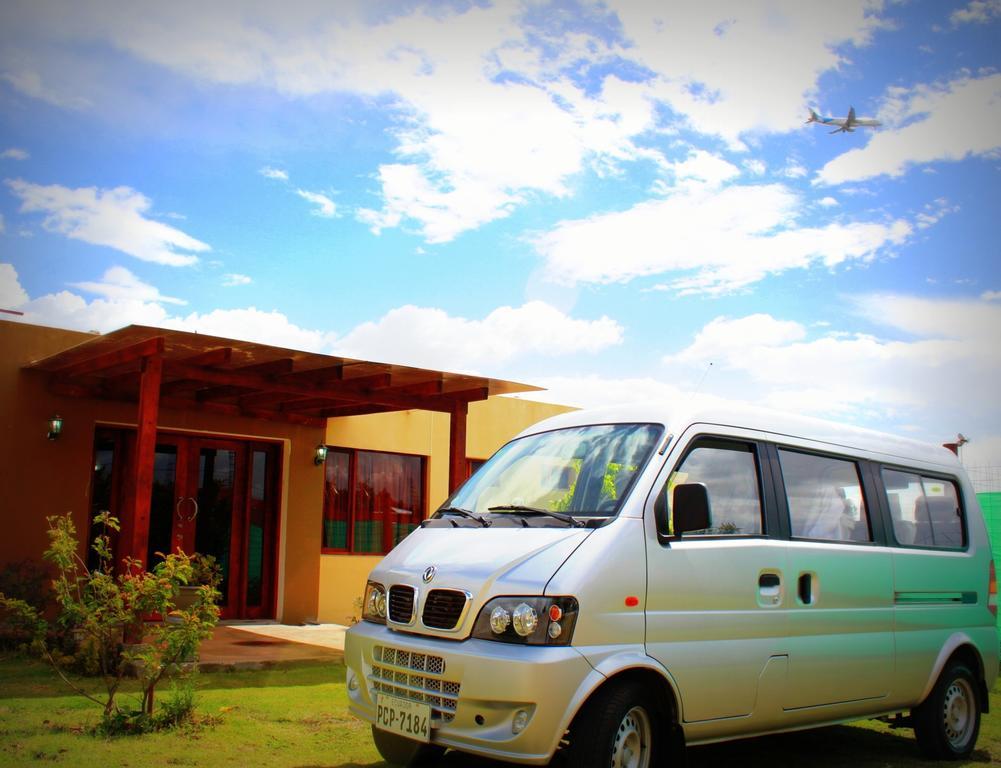 Hotel Las Mercedes Airport-Quito Tababela Dış mekan fotoğraf