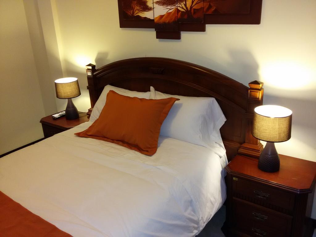 Hotel Las Mercedes Airport-Quito Tababela Oda fotoğraf