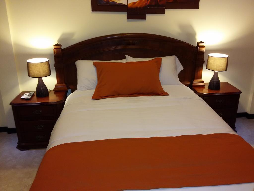 Hotel Las Mercedes Airport-Quito Tababela Oda fotoğraf