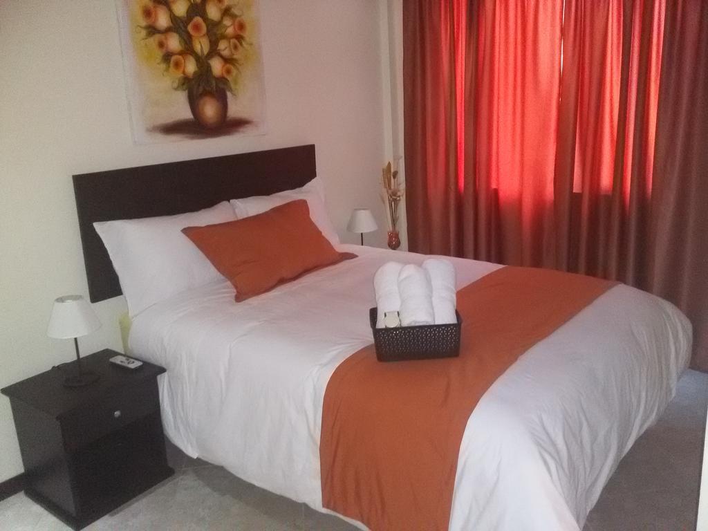 Hotel Las Mercedes Airport-Quito Tababela Oda fotoğraf
