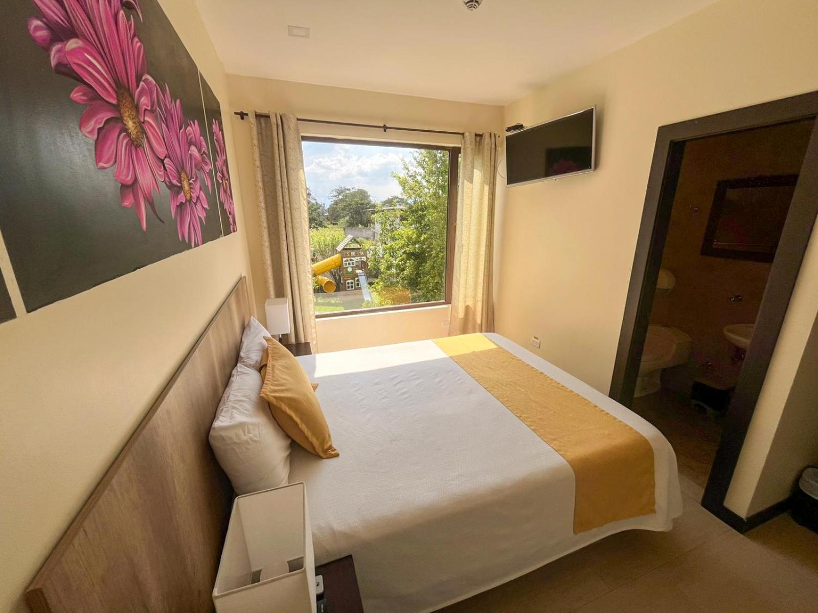 Hotel Las Mercedes Airport-Quito Tababela Dış mekan fotoğraf