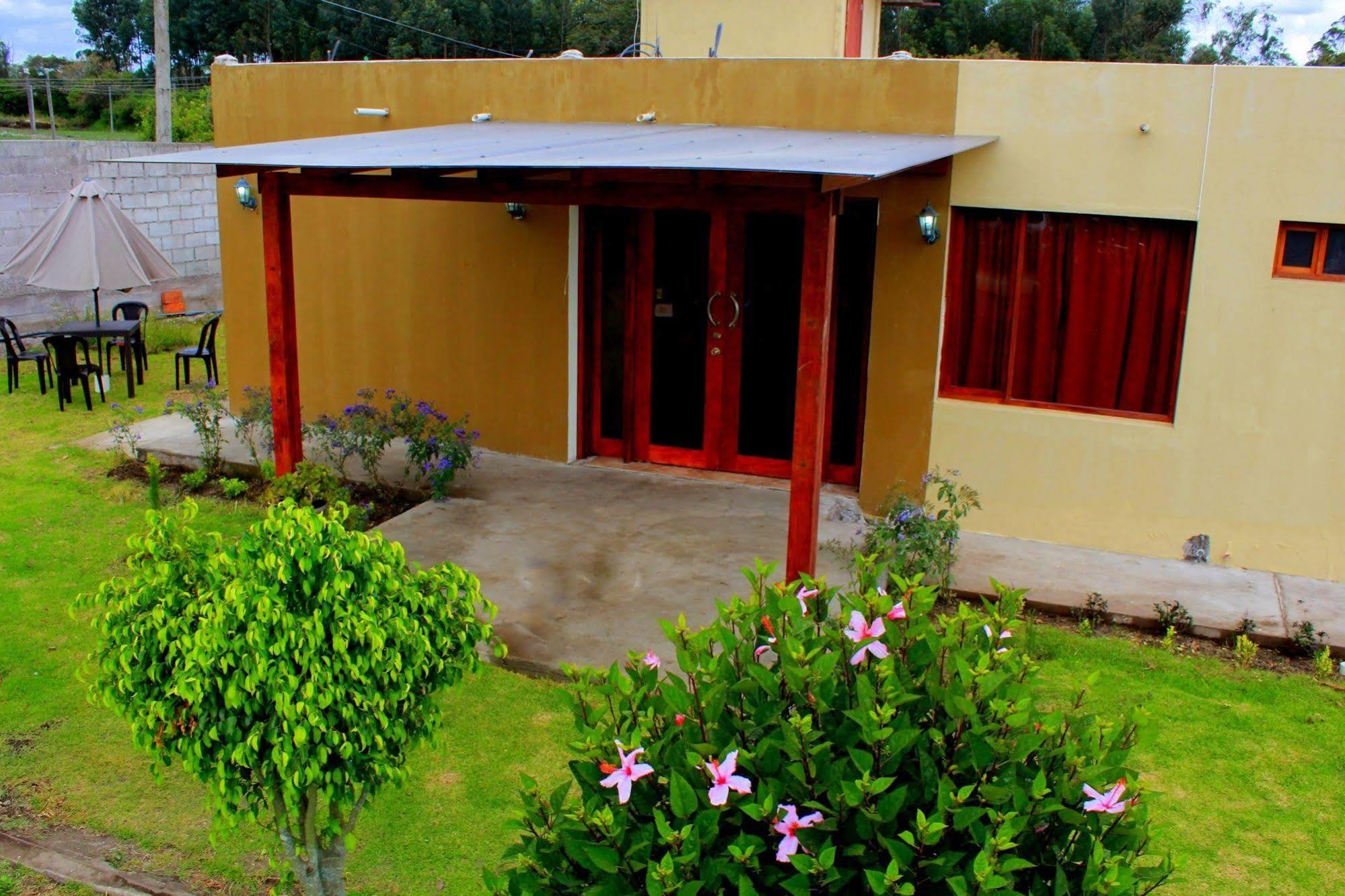 Hotel Las Mercedes Airport-Quito Tababela Dış mekan fotoğraf