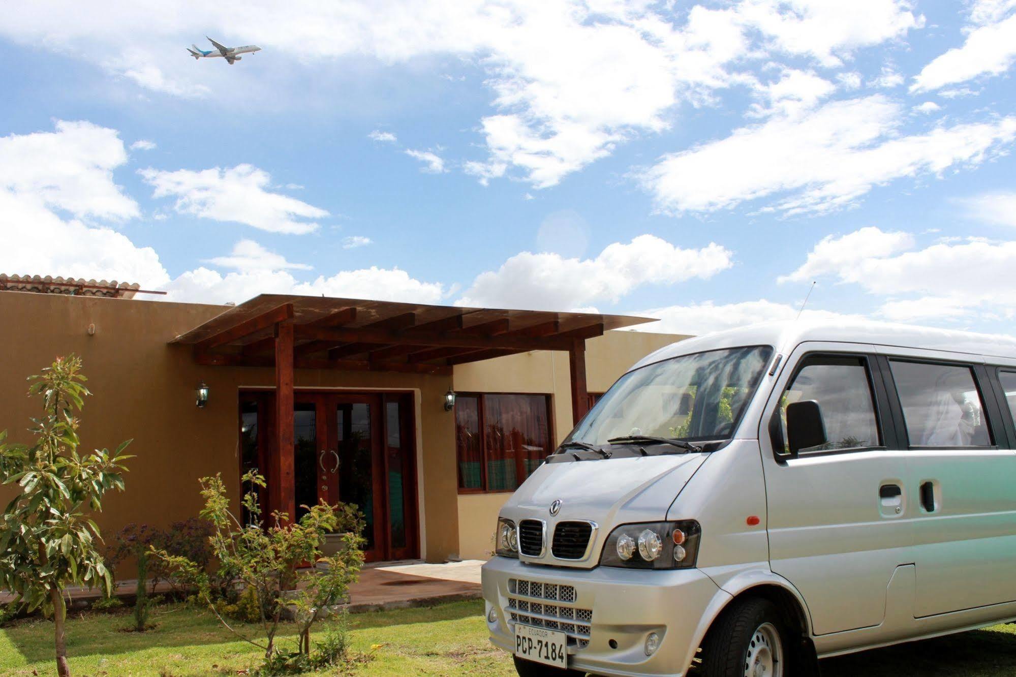 Hotel Las Mercedes Airport-Quito Tababela Dış mekan fotoğraf