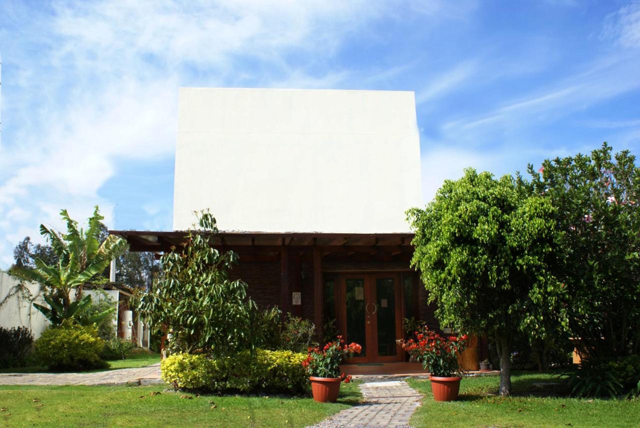 Hotel Las Mercedes Airport-Quito Tababela Dış mekan fotoğraf