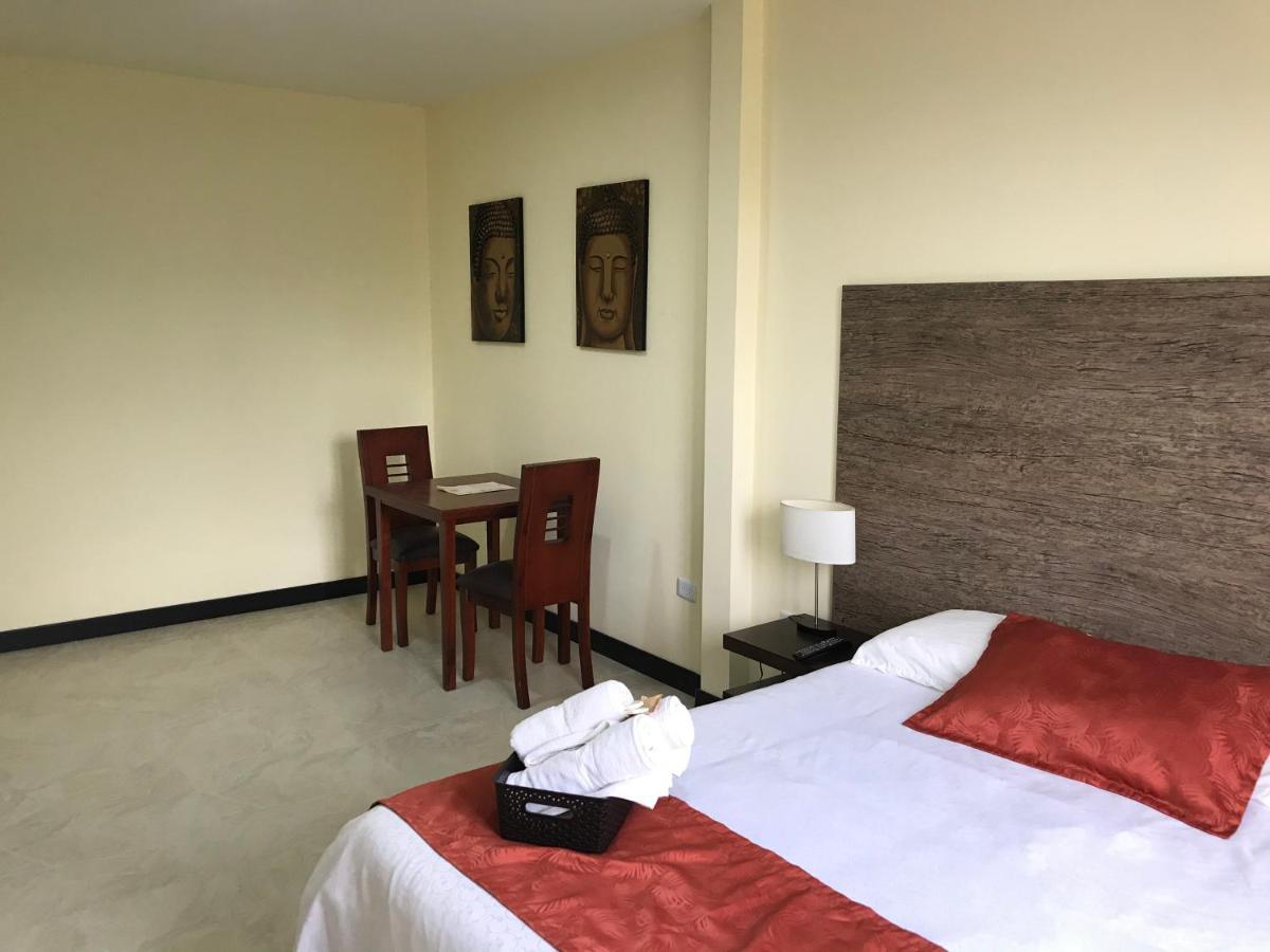 Hotel Las Mercedes Airport-Quito Tababela Dış mekan fotoğraf