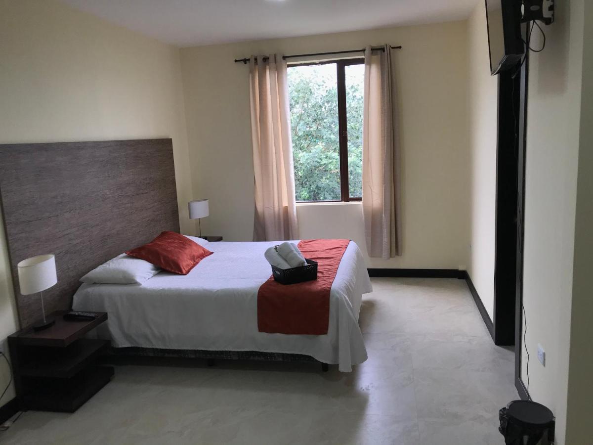 Hotel Las Mercedes Airport-Quito Tababela Dış mekan fotoğraf